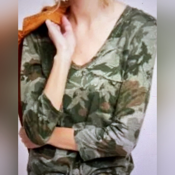 T.La Tops - T.La By Anthropologie Camouflage Green 3/4 Sleeve Top